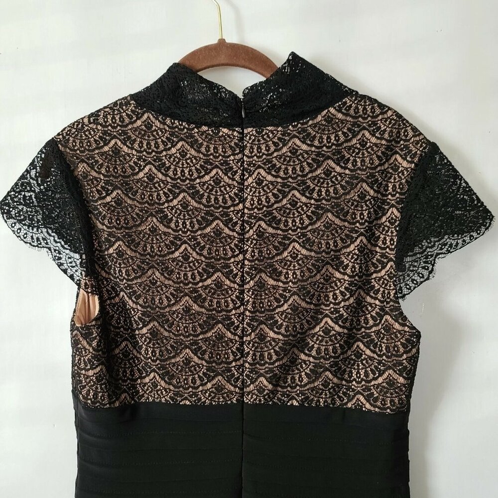 Adrianna Papell Lace Cocktail Dress Black Sz 8 Shutter Pleating Fitted V Neck - Picture 6 of 9